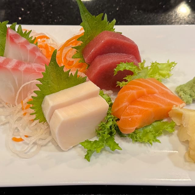 Sashimi Lunch*.